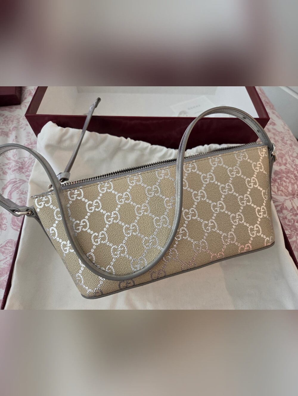 Gucci Small GG Emblem Shoulder Bag And Cardholder - Picture 6 of 14
